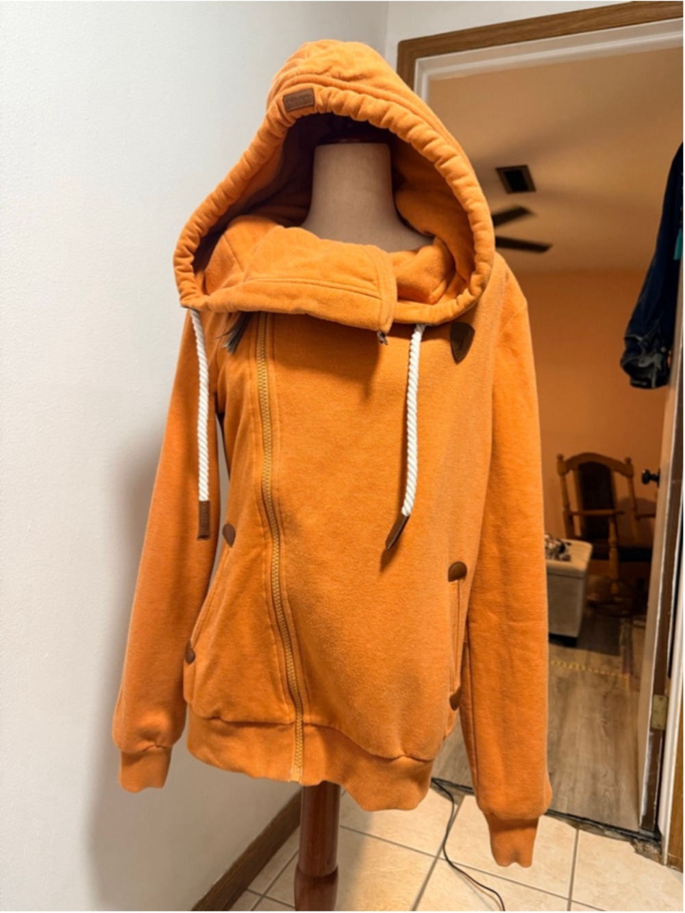 WANAKOME hoodie sweatshirt in a vibrant orange color sz med Turkey - Picture 1 of 9